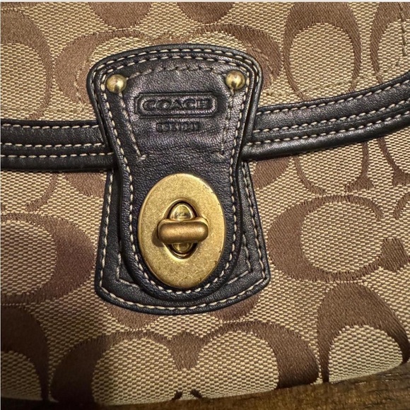 Y2K Coach Tan and Brown Signature Wristlet - Picture 4 of 10